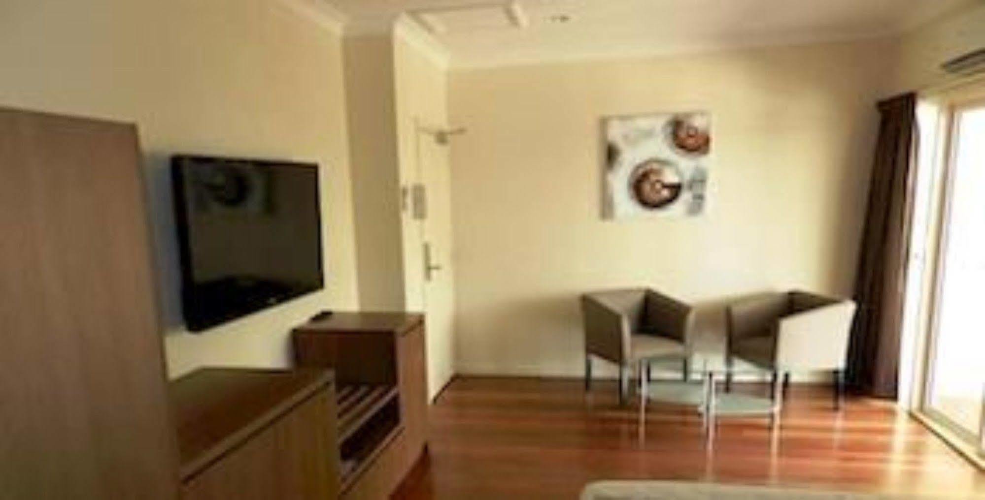 The Australian Hotel Motel Dalby Bagian luar foto
